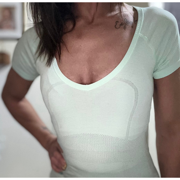 lululemon athletica Tops - Lululemon Shirt Women 2 green Swiftly Tech Running Gym Scoop Neck